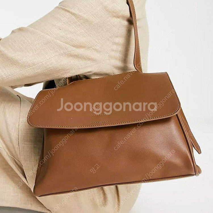 (새상품) 프렌치커넥션 비건레더 브라운 숄더백피--1