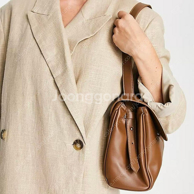 (새상품) 프렌치커넥션 비건레더 브라운 숄더백피--3