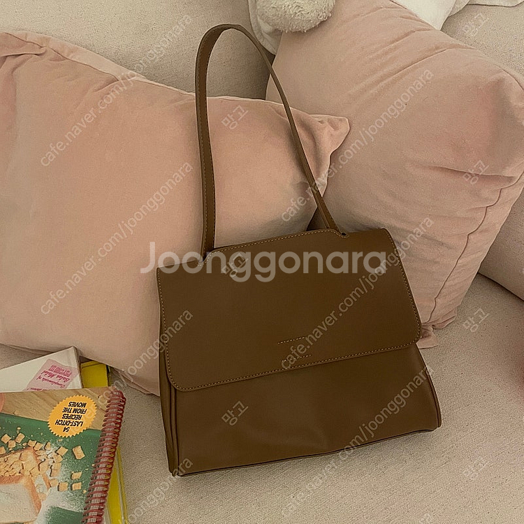 (새상품) 프렌치커넥션 비건레더 브라운 숄더백피--0