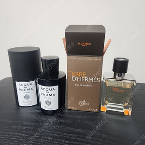 아쿠아디파르마 콜로니아 에센자 100ml 10월22일구매 풀박스...한 20미리 정도 사용..8.5에 팝니다!!