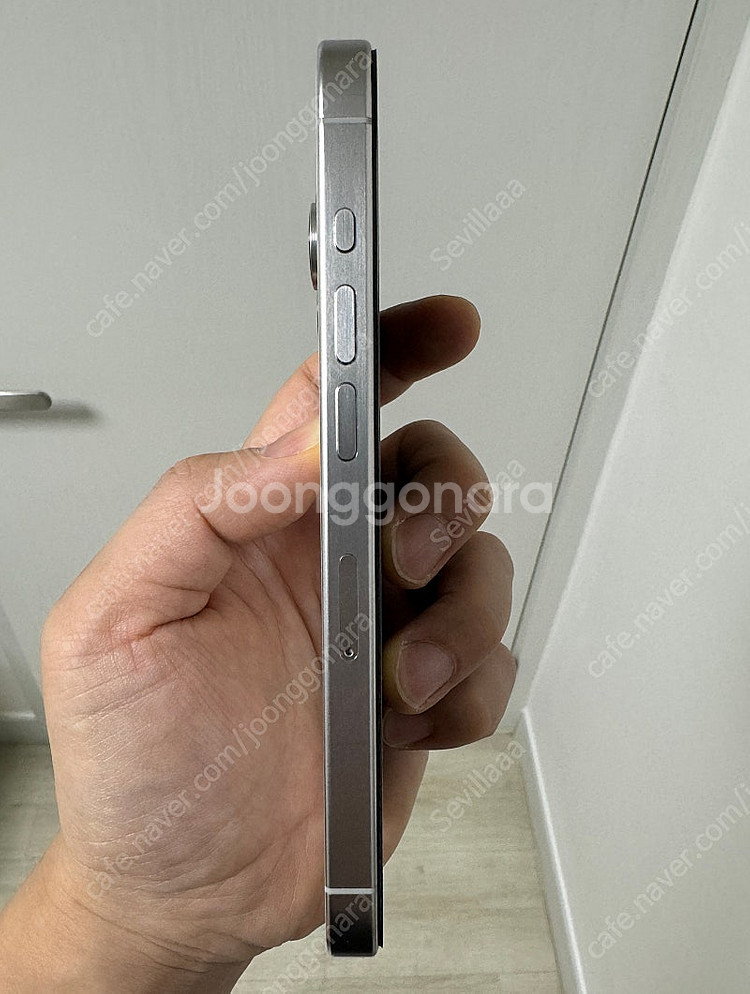 아이폰15pro 화이트티타늄 256gb 팝니다.--1