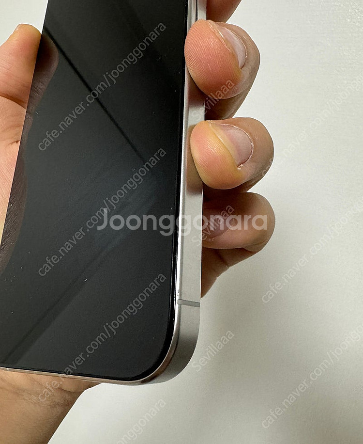아이폰15pro 화이트티타늄 256gb 팝니다.--5