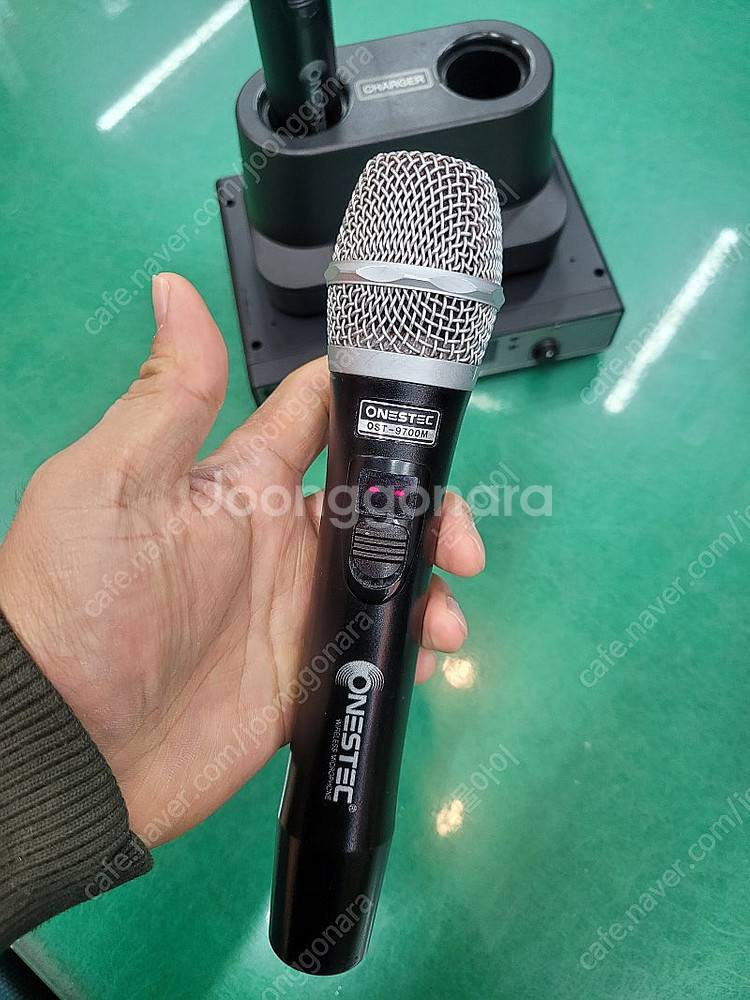 노래방 무선마이크 충전형 원스텍 핸드마이크2개 세트입니...--4