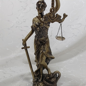 법과 정의의 여신 Justitia 로마 신화