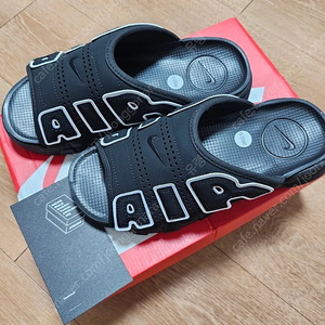 (새제품) Nike Uptempo slide 260mm black 팝니다.