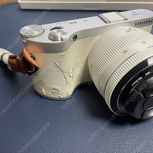 삼성 미러리스 카메라 NX300M + 20-50mm렌즈 판매 합니다