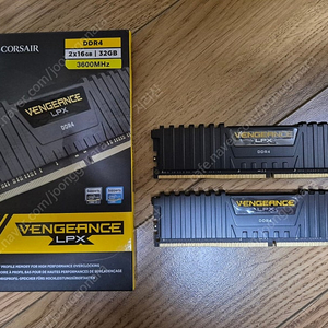 커세어 벤젠스 DDR4 램(16gx2) 판매합니다.