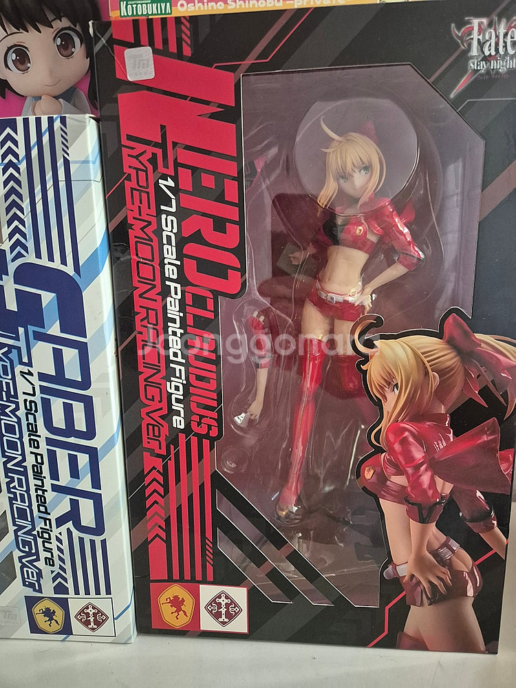 세이버 피규어 팝니다 . 페이트 타입문 레이싱 세이버, 네로 ,수영복 세이버 피규어 히로인x 피규어 등 팝니다.--3