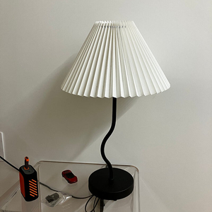 ff collective / pleated stand lamp black small 스탠드 조명 내놓습니다 (거의 새제품)