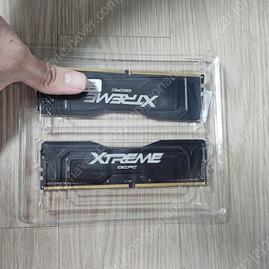 램 ddr4 3200 8기가 두개입니다.