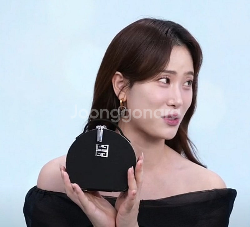 지방시핸들파우치.쿠션파우치.버버리파우치.발렌티노카드지갑...--5