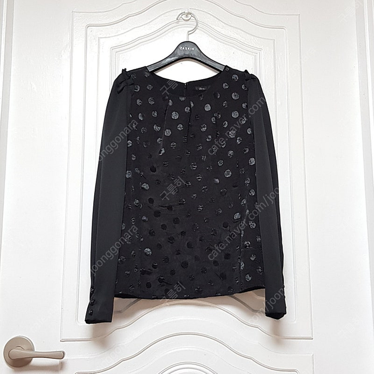 로엠 프릴 퍼프소매 핀턱 도트 땡땡이 배색 페플럼 긴팔 블라우스 블랙 검정색 66사이즈--1