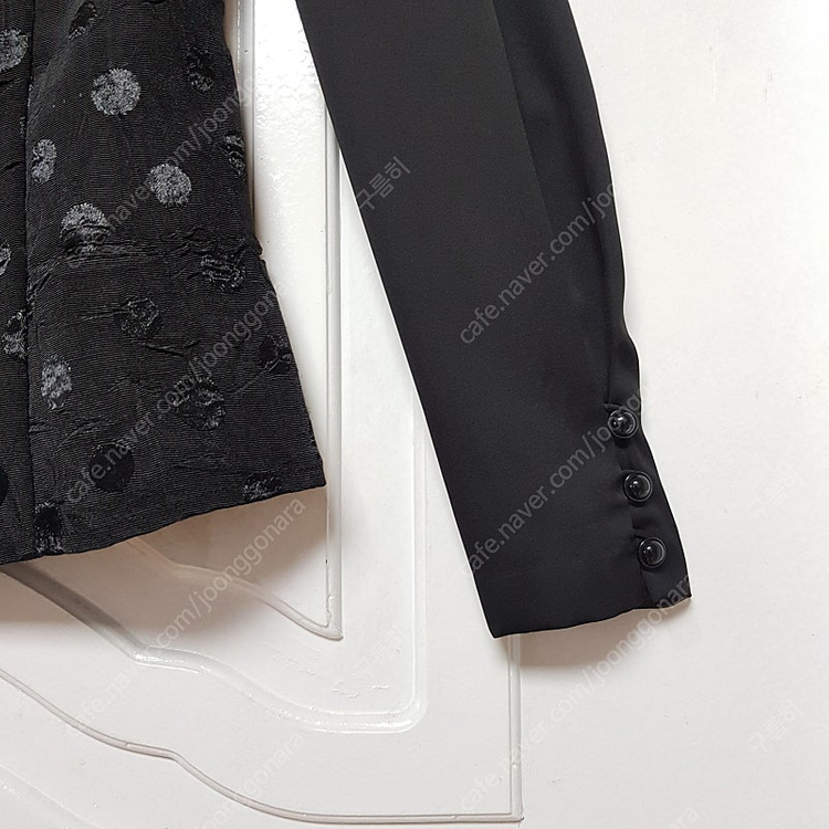 로엠 프릴 퍼프소매 핀턱 도트 땡땡이 배색 페플럼 긴팔 블라우스 블랙 검정색 66사이즈--7