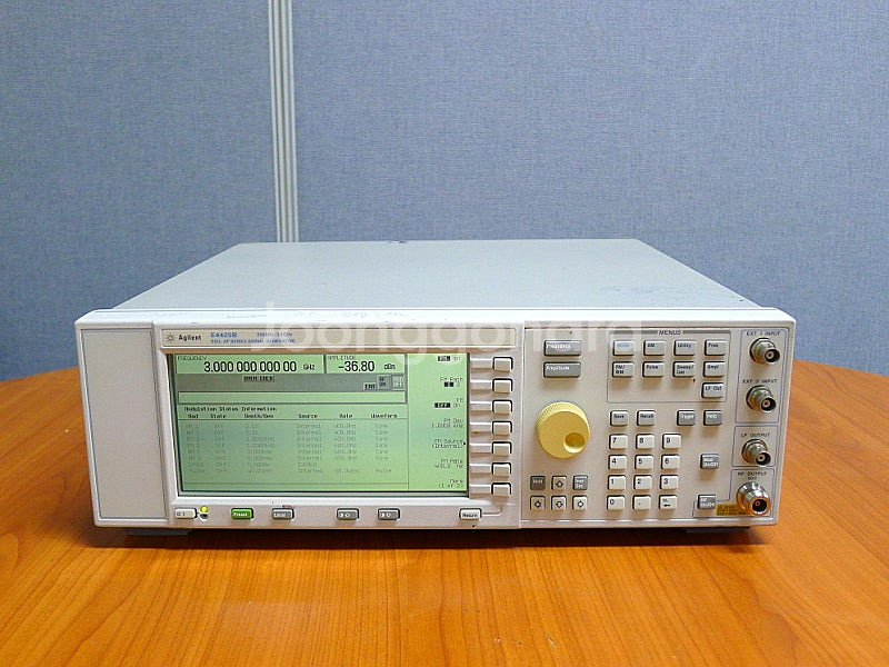 Agilent E4425B 250KHz~3GHz 시그널...--0