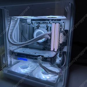 5700x3D , 4060ti White 컴퓨터 본체 판매해요