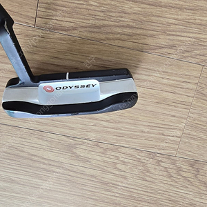 오딧세이 화이트핫 버사 1번 블레이드퍼터 팝니다.