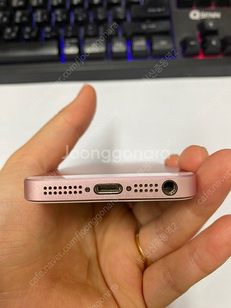 198677 아이폰SE 로즈골드 SS급 64GB 배터리...--6