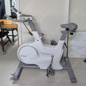 로베라 실내 자전거 에어 마그네틱 스피닝 스핀바이크