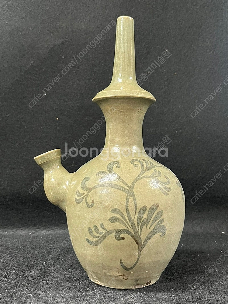 고려 청자 철채 초화문 정병--0