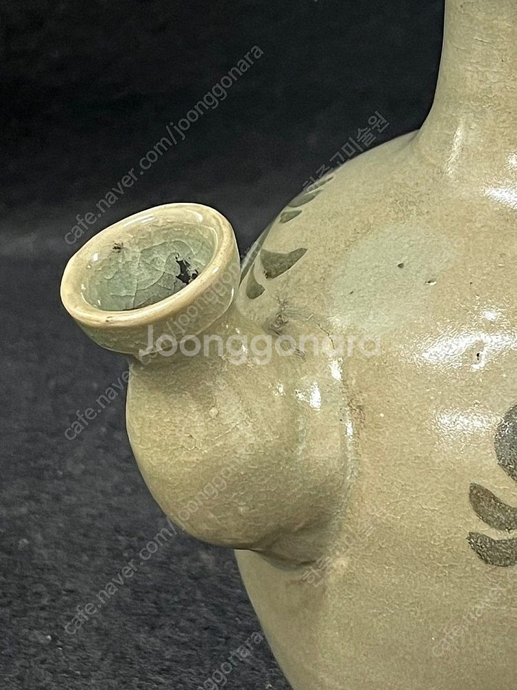 고려 청자 철채 초화문 정병--3