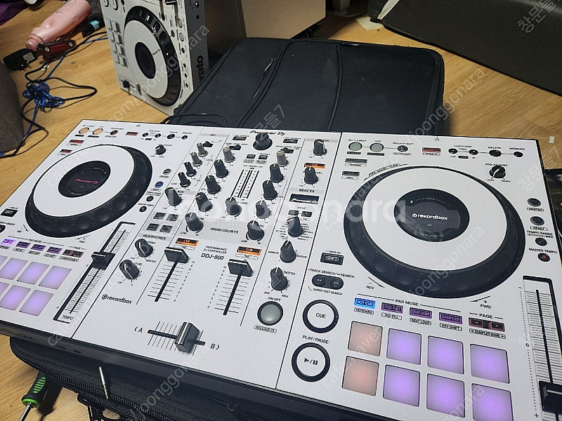 ddj 800 화이트 스킨 + UDG가방 상태좋음--0