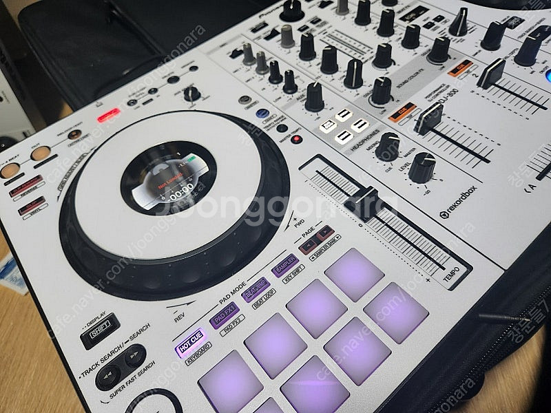 ddj 800 화이트 스킨 + UDG가방 상태좋음--1