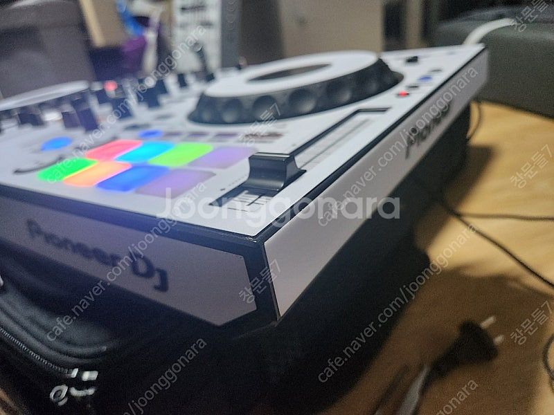 ddj 800 화이트 스킨 + UDG가방 상태좋음--3