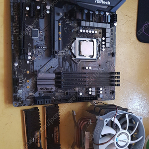 i5 9400F + Asrock B360M Pro4 (백패널없음) + 커세어 CL16 3200 8gx2 택포 14 판매합니다.