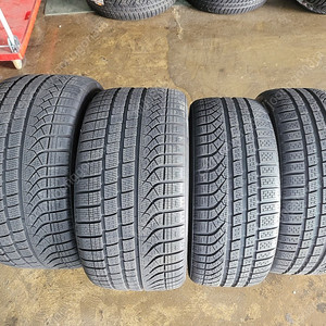 피렐리 P ZERO WINTER 245/35R20 23년43주생산 // 305/30R21 23년44주생산