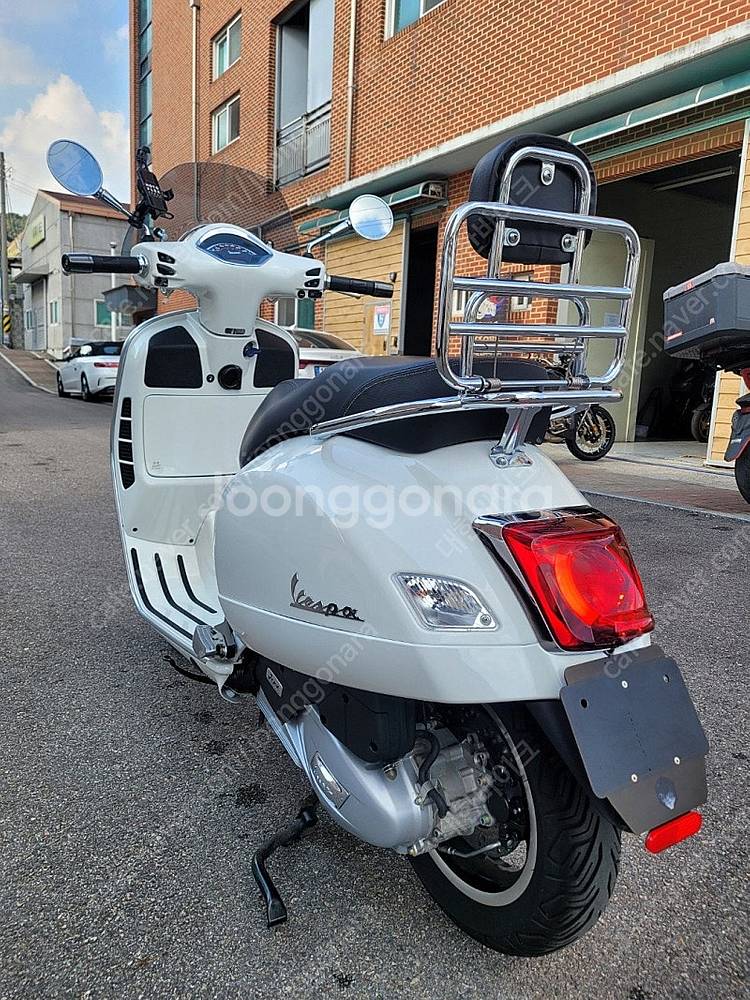 [신차보증]베스파 GTS125 23년식 화이트 이쁜스쿠...--4