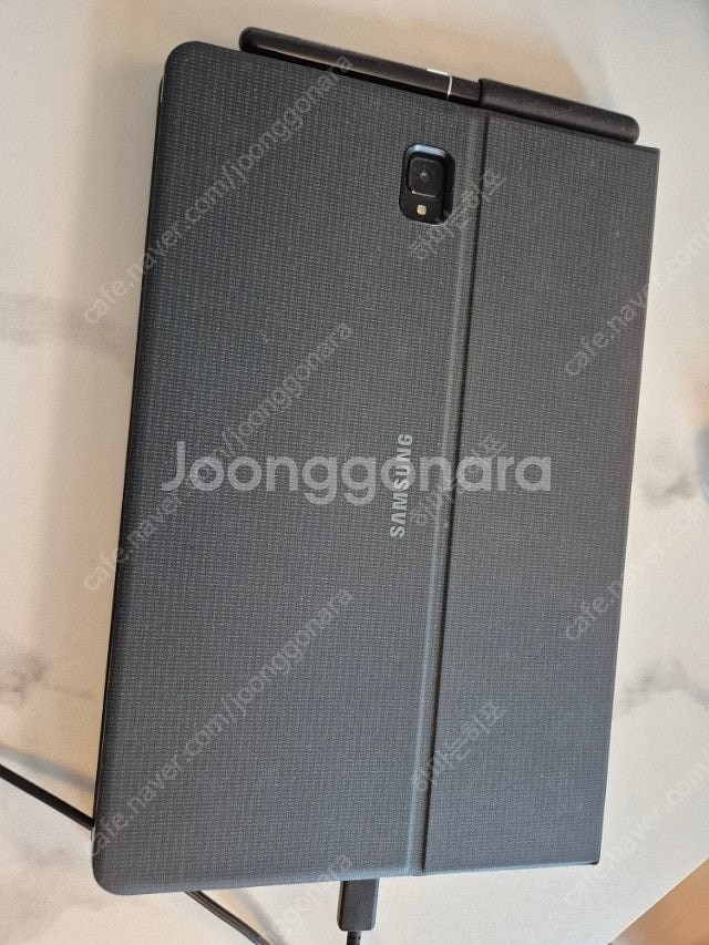 갤럭시 탭s4 + 정품 키보드/펜 포함 팝니다.--1