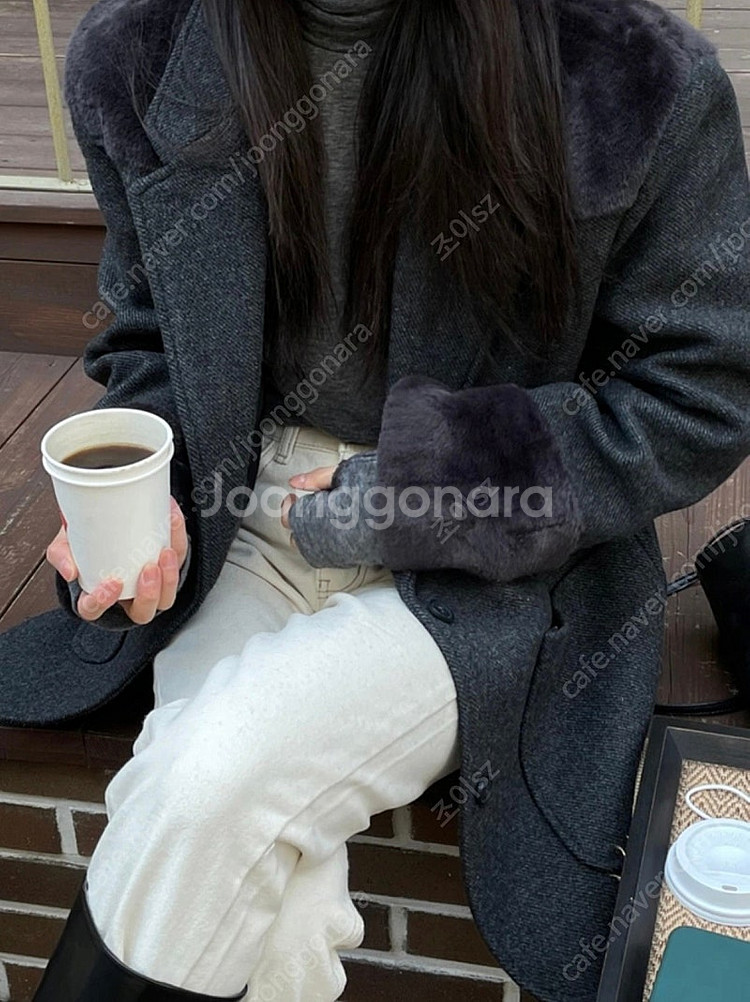(새상품) 쓰리컷 헤링본 퍼 포인트 울자켓--2