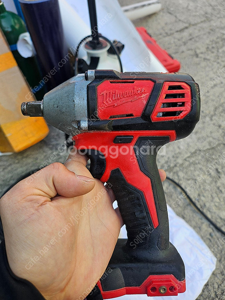 밀워키 임팩렌치 m18 베이트릴팝니다--1