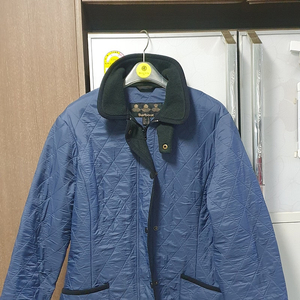 바버 barbour 여성 퀼팅자켓 77과 노스페이스 눕시 패딩조끼 77 마무트 MAMMUT 롱패딩