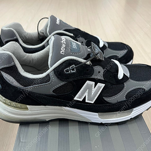 뉴발란스992/블랙/ 그레이newbalance992/M992EB/270(us9)