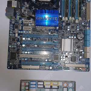 x58 부품 팝니다.cpu x5650 메인보드 gigabite x58a ubr3r 램 ddr3 4gx3ea 12g