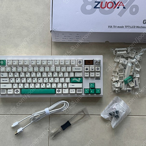 gmk87 화이트 + 회목축 + 산수키캡