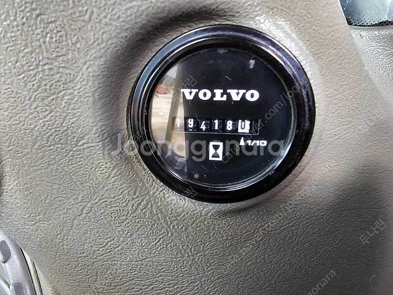 볼보 EC300E 2015년식 10 궤도형 중고굴삭기--9