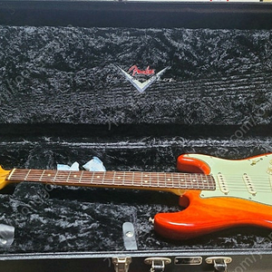 펜더 커스텀 디럭스 스트라토캐스터 2009년 Fender Custom delux Stratocaster