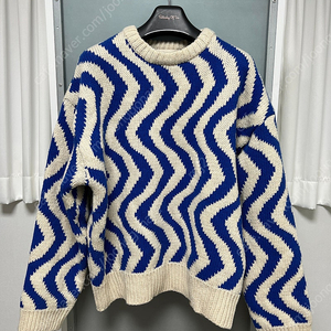 [L] STU Wave Line Jacquard Sweater Blue