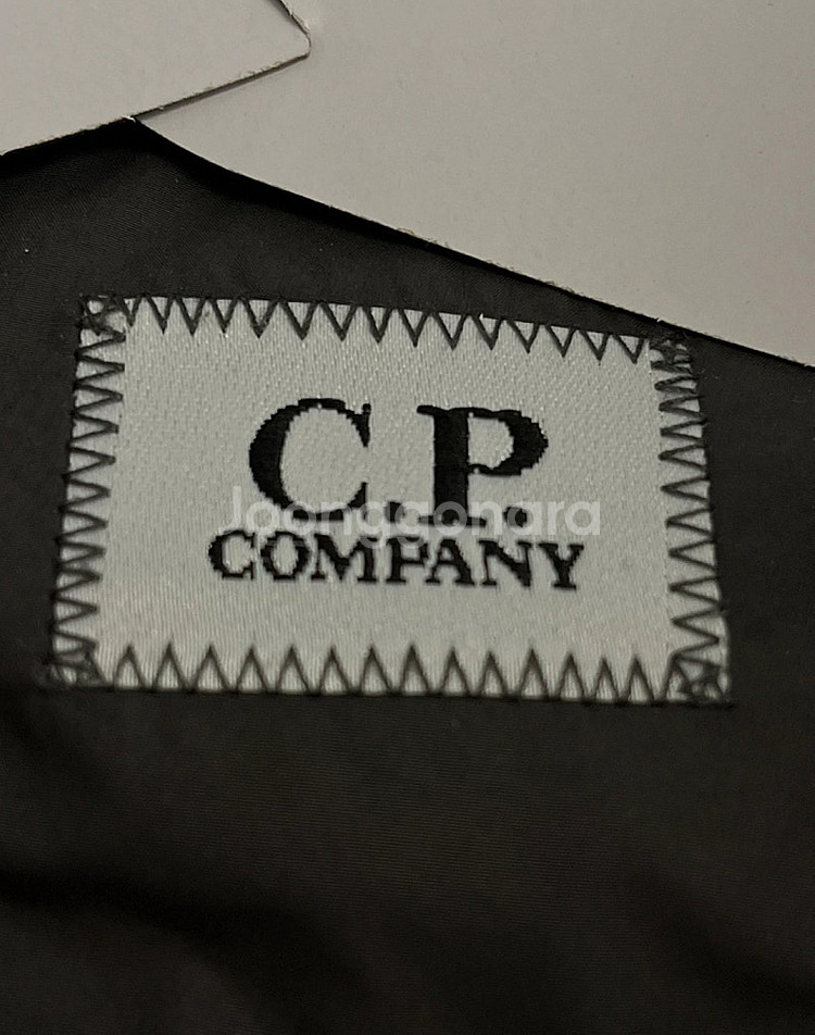 🩵 CP컴퍼니 패딩 (거의 새상품)--5