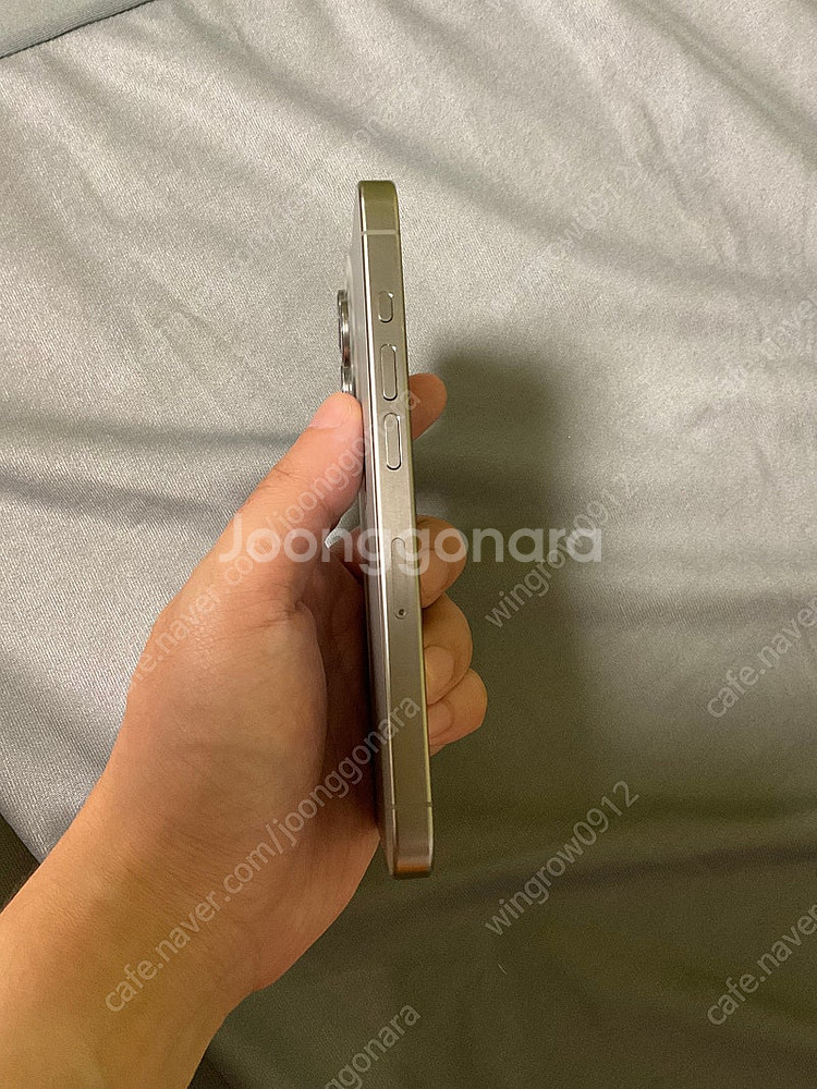 아이폰15프로 256G 네츄럴 티타늄 색상 팝니다--1