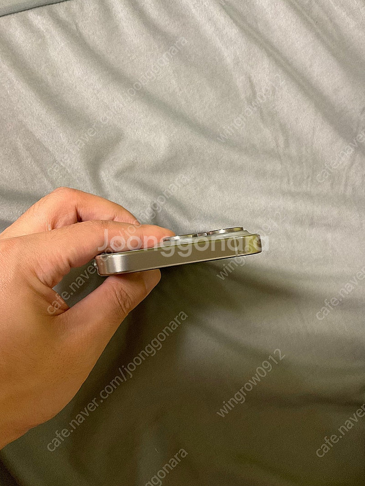 아이폰15프로 256G 네츄럴 티타늄 색상 팝니다--4