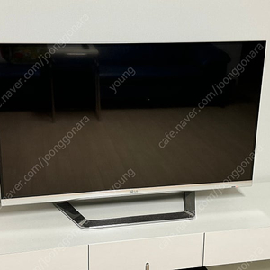 LG TV (42LM6700)