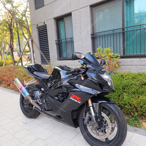 스즈끼 GSX-R1000 알천 검정 2005년식 판매합니다.​