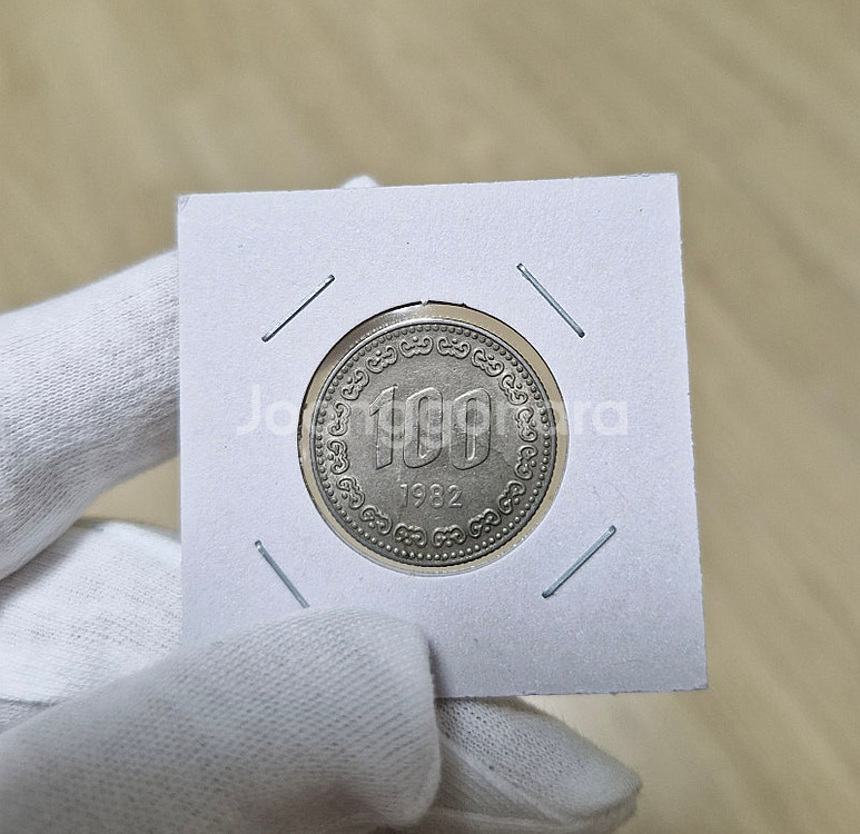 1982년 100원 희귀동전.--0