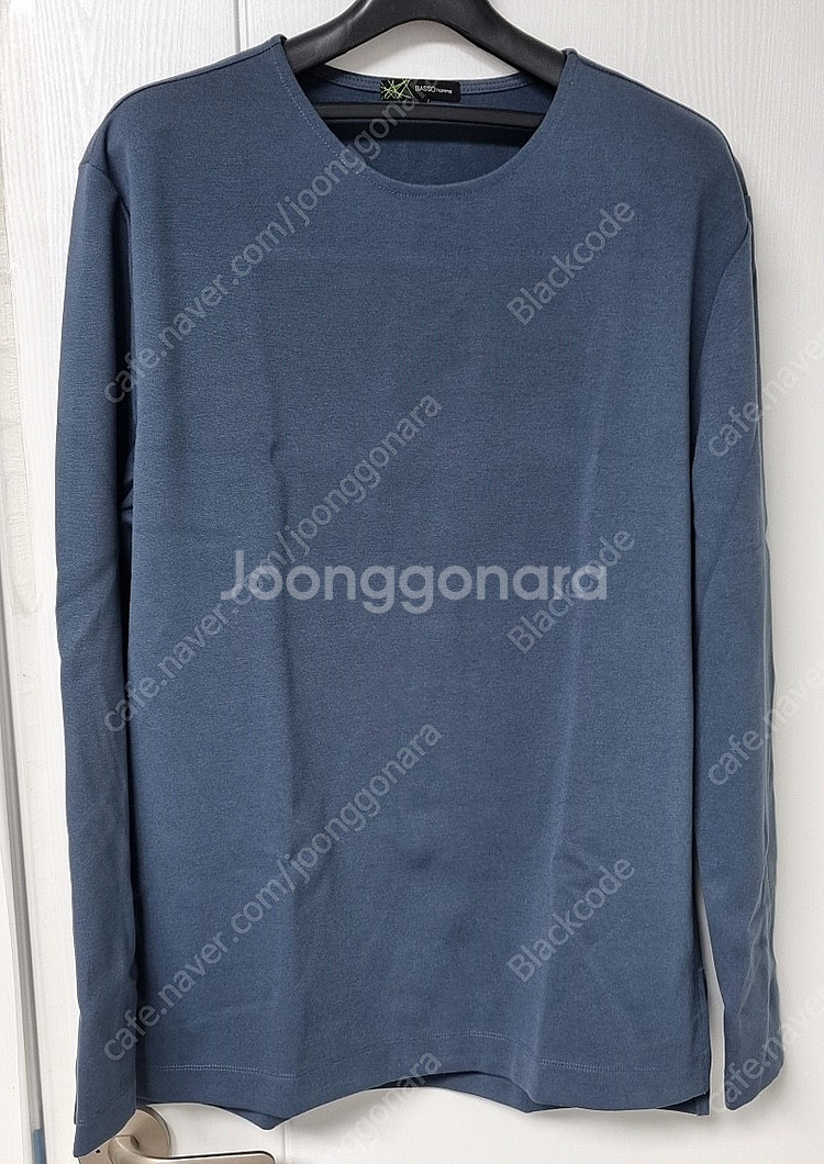 바쏘옴므 긴팔 라운드 티셔츠 105사이즈 화이트 블랙 연네이비 각각 11,000원 (새상품급)--1