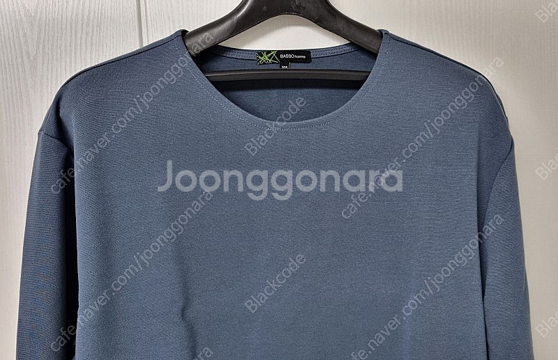 바쏘옴므 긴팔 라운드 티셔츠 105사이즈 화이트 블랙 연네이비 각각 11,000원 (새상품급)--2