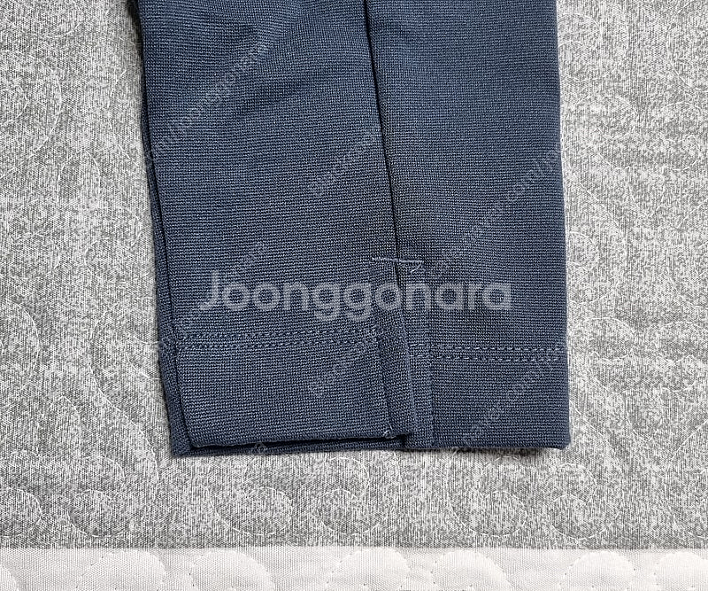 바쏘옴므 긴팔 라운드 티셔츠 105사이즈 화이트 블랙 연네이비 각각 11,000원 (새상품급)--6