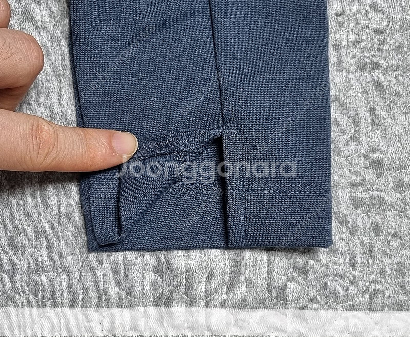 바쏘옴므 긴팔 라운드 티셔츠 105사이즈 화이트 블랙 연네이비 각각 11,000원 (새상품급)--7